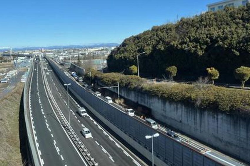 高速道路の舗装